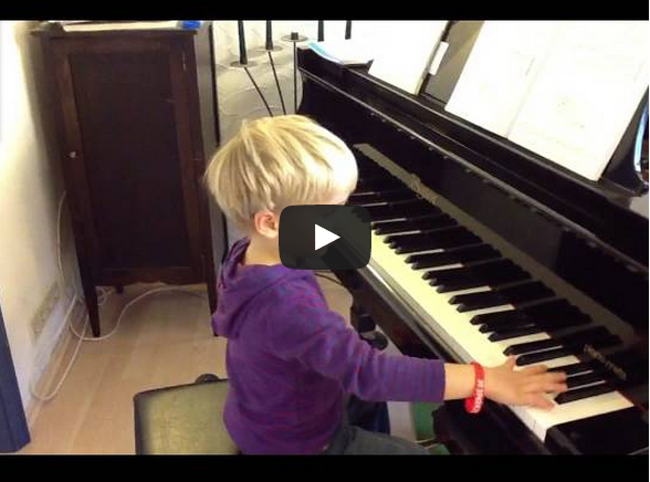 Timmi spielt auswendig (Video: "Die Maus" aus "Klavierzwerge")